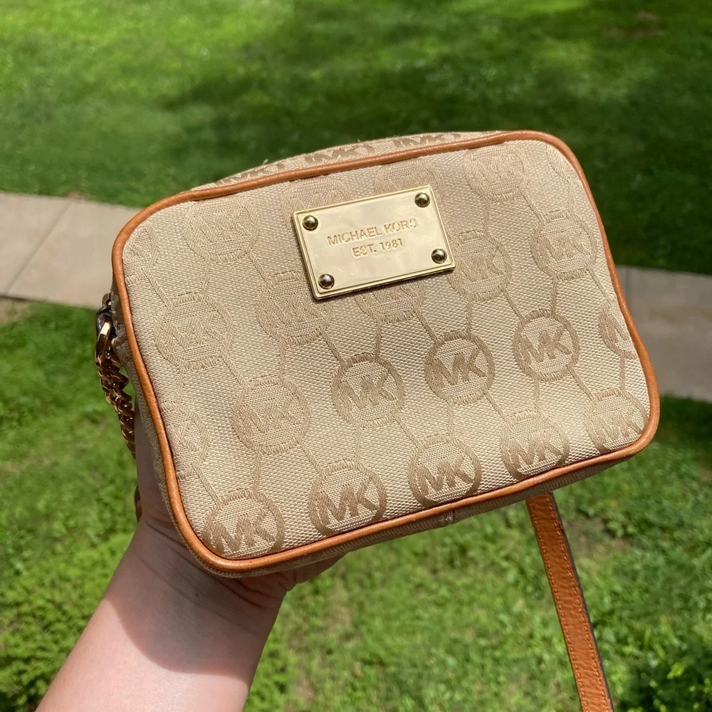 Michael Kors Khaki Tan Cream Crossbody Small Purse Leather Strap Card Pockets
